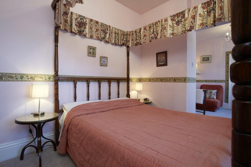 Pensión Fourposter 3*